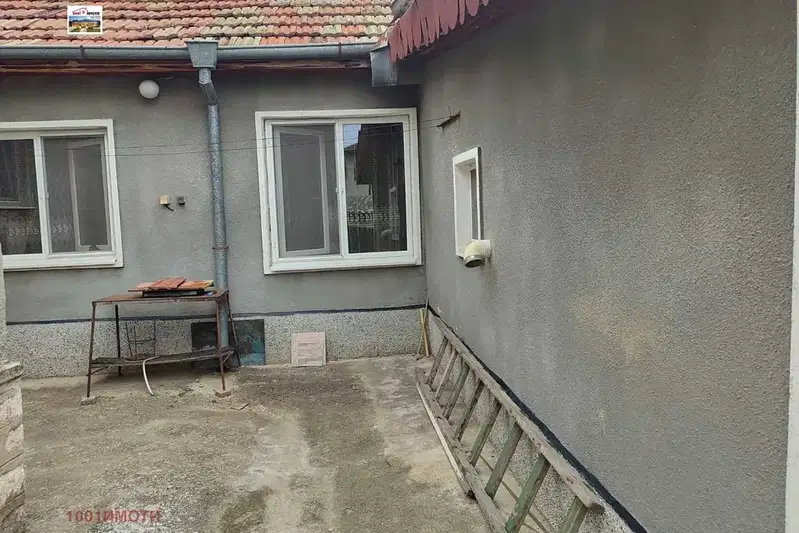 House in Dobrich, Centyr