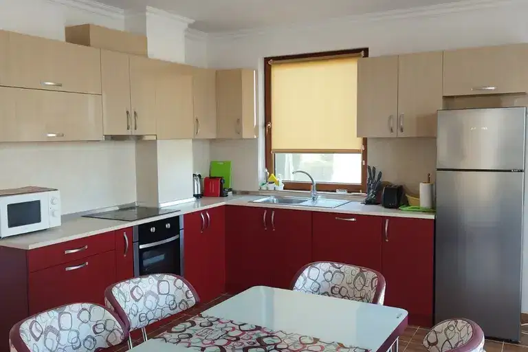 Къща в Бургас, с. Лозенец