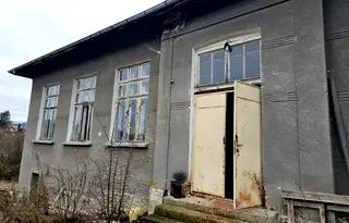 Къща в Перник, с. Ярловци