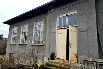 Къща в Перник, с. Ярловци