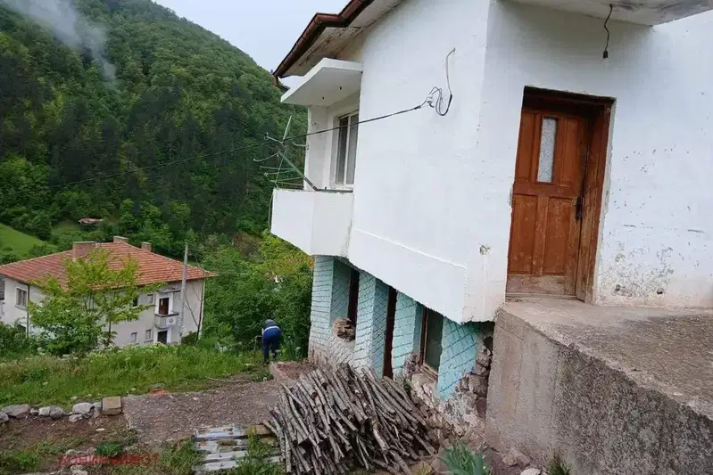 Двуетажна къща с двор в с. Белица, област Пловдив