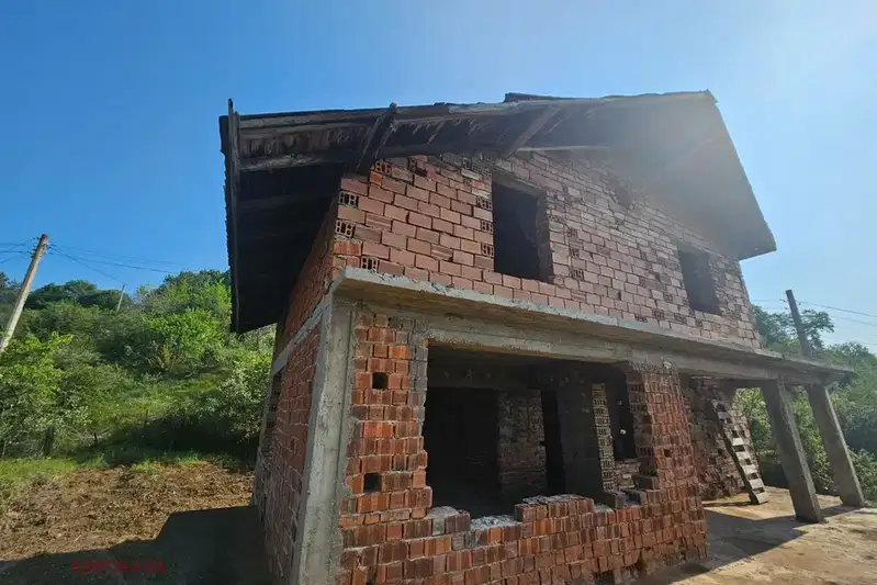 House in област София, Eleshnica