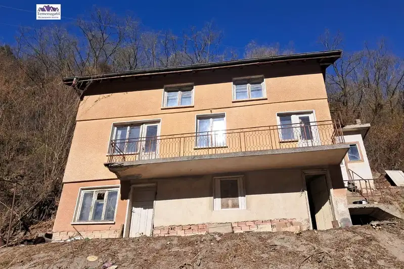 House in област София, Leskovdol