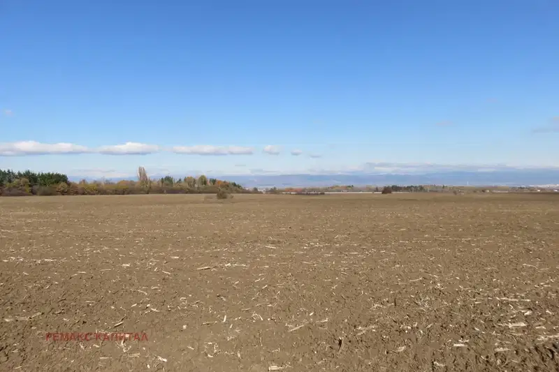 Plot in Malo Buchino