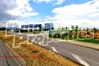 Парцел в София, Враждебна
