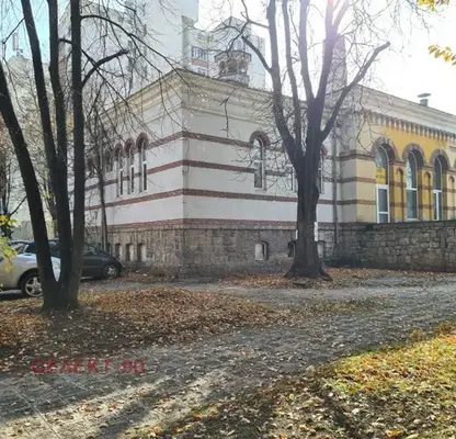 Снимка 2 — Промишлена сграда в Перник, Център