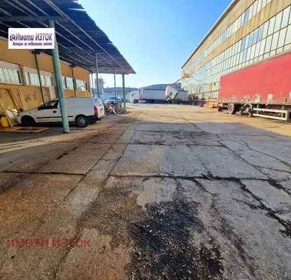 Photo 2 — Industrial Building in Pernik, Iztok