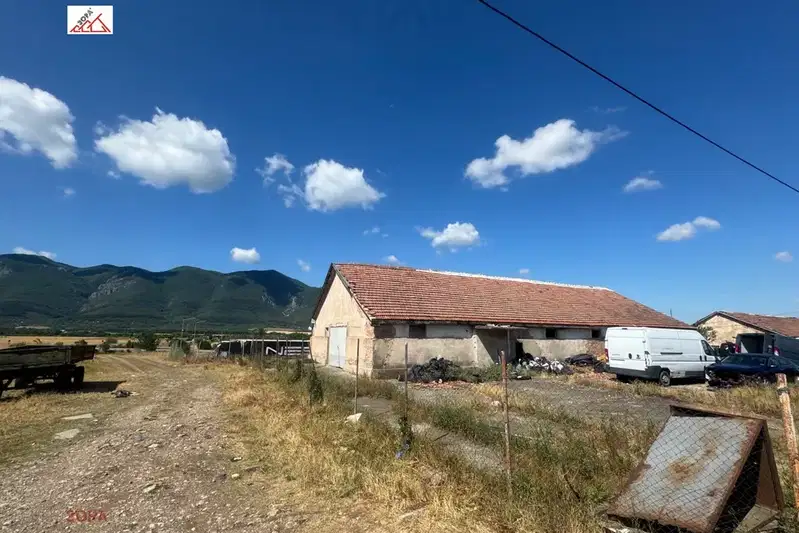 Склад във Враца, с. Нефела