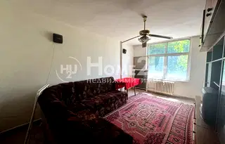 Тристаен апартамент във Варна, Младост 1