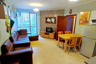 Тристаен апартамент в Бургас, Несебър