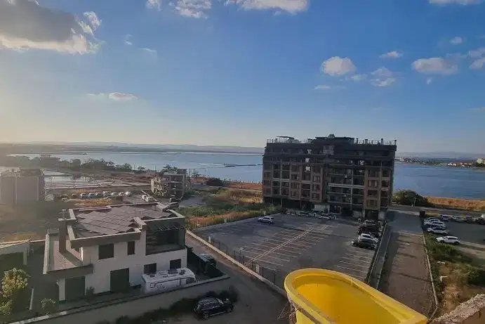Тристаен апартамент в Бургас, Поморие