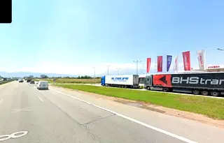 Парцел в София, Враждебна