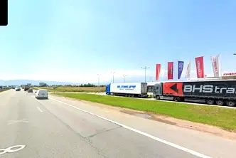 Парцел в София, Враждебна