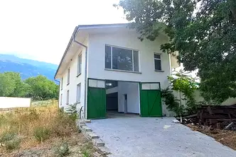 Промишлена сграда в Пловдив, Карлово