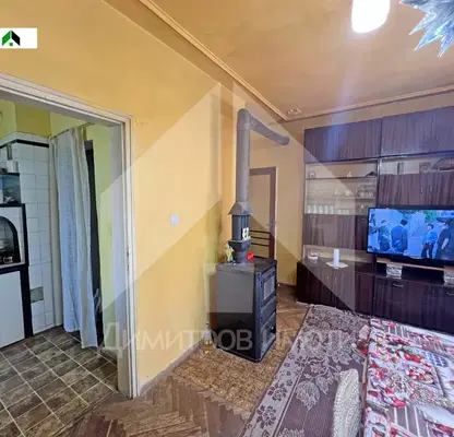 Снимка 5 — Четиристаен апартамент с две тераси в Нови пазар, Петъчен пазар