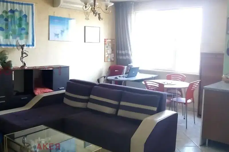 Двустаен апартамент в София, Докторски паметник