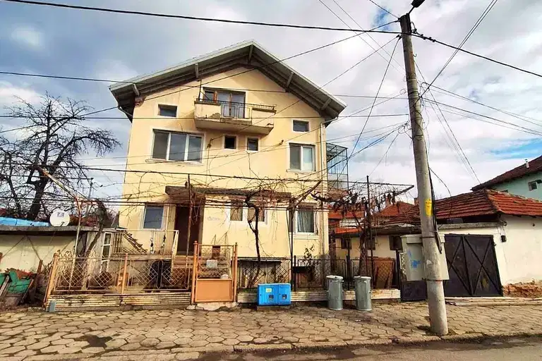 Етаж от къща в Кюстендил, Бузлуджа