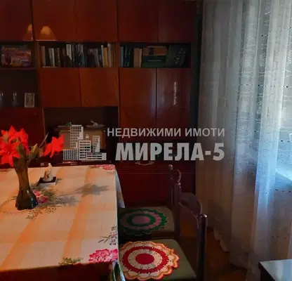 Снимка 3 — Етаж от къща в Русе, Широк център