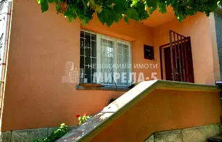 Етаж от къща в Русе, Широк център