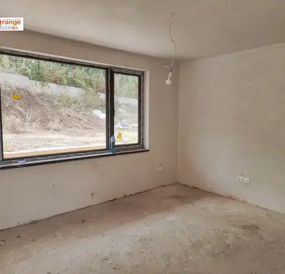 Photo 3 — House in Lozen