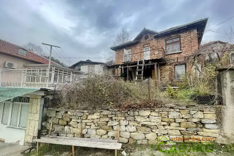 House in Gabrovo, Belenci