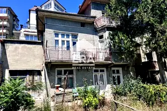 Къща във Велико Търново, Център