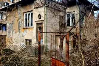 Къща в Перник, Център