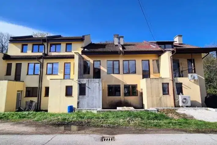 House in Gabrovo, Sarani