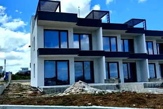 Къща в Бургас, с. Лозенец
