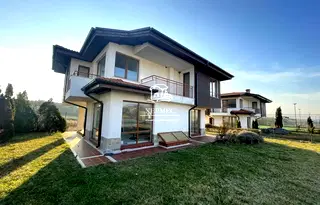 Къща в Бургас, с. Лозенец