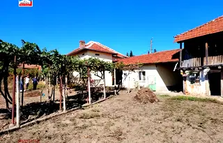 Къща в Ловеч, с. Пещерна