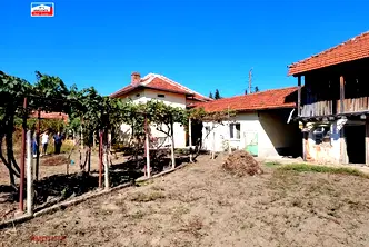 Къща в Ловеч, с. Пещерна