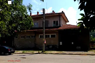 Къща в Перник, Брезник