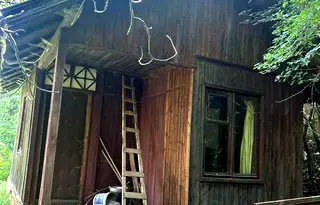Къща в Перник, Земен