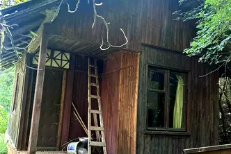 Къща в Перник, Земен