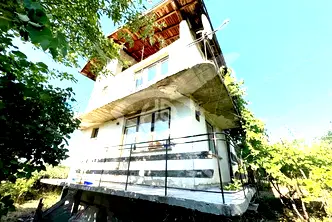 Къща в Перник, с. Мещица