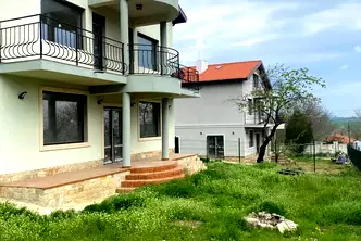 Къща във Варна, с. Равна гора