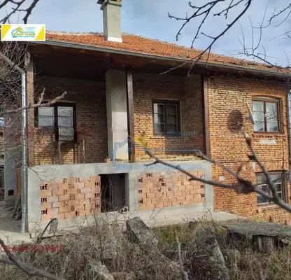 Снимка 2 — Къща във Велико Търново, с. Папратлива