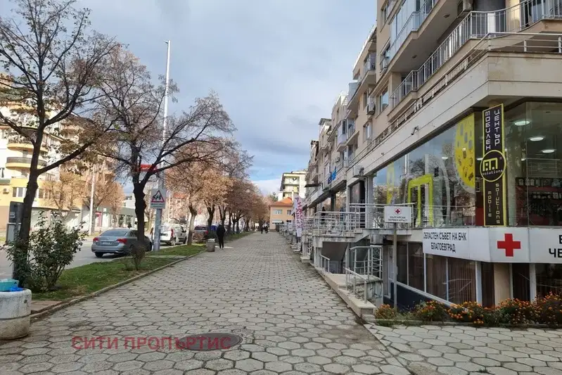 Магазин в Благоев, Широк център