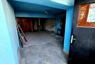 Магазин в Раз, Варош