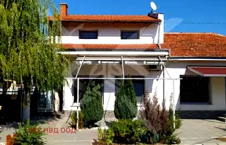 Магазин в Пловдив, Съединение
