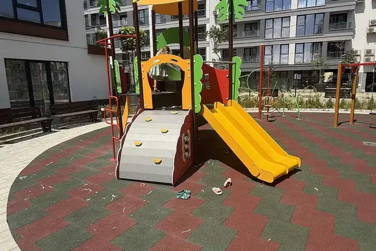 Мезонет с 4 спални в Дървеница, София с голяма тераса
