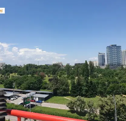 Снимка 2 — Просторен 4-стаен мезонет с покривна тераса в Лозенец, София
