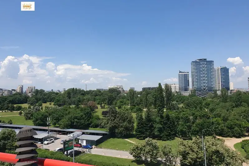 Просторен 4-стаен мезонет с покривна тераса в Лозенец, София