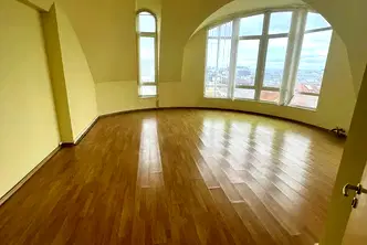 Офис във Варна, Център
