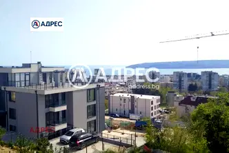 Тристаен апартамент във Варна, Бриз