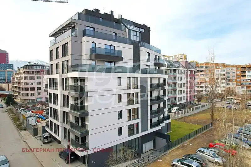 3-bedroom apartment in Sofiya, Poligona
