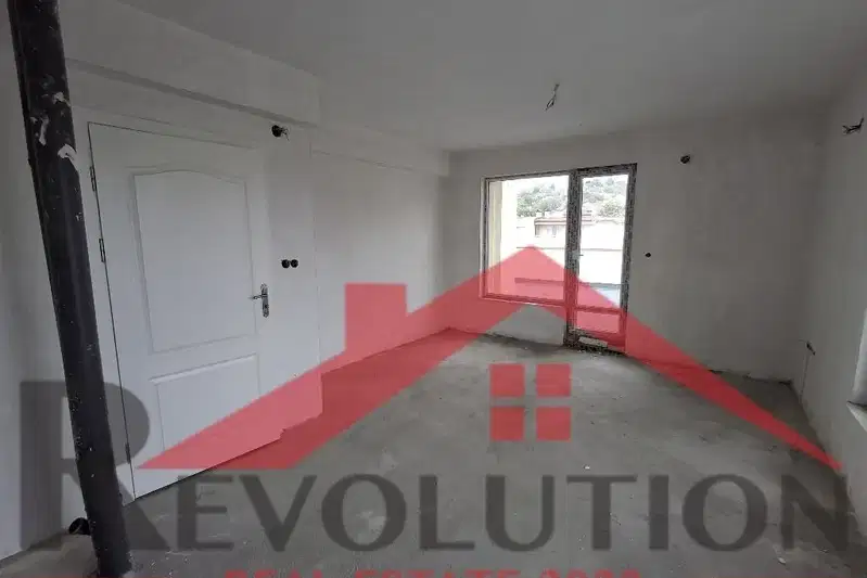 3-bedroom apartment in Kyrdjali, Vyzrojdenci