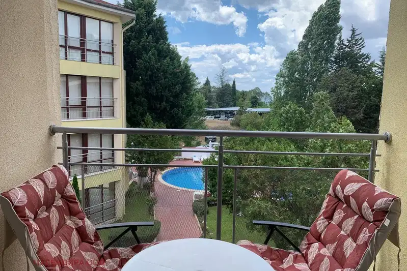 Тристаен апартамент в Бургас, Несебър