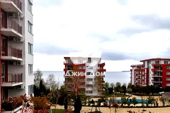 Тристаен апартамент в Бургас, к.к. Елените